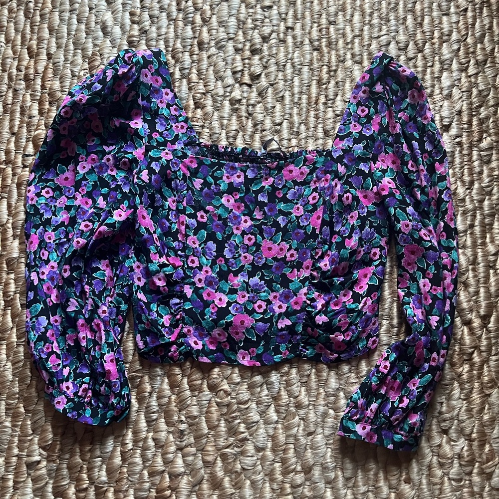 Zara floral square neck crop top with ruching in back and puffy sleeves 🌸🌺